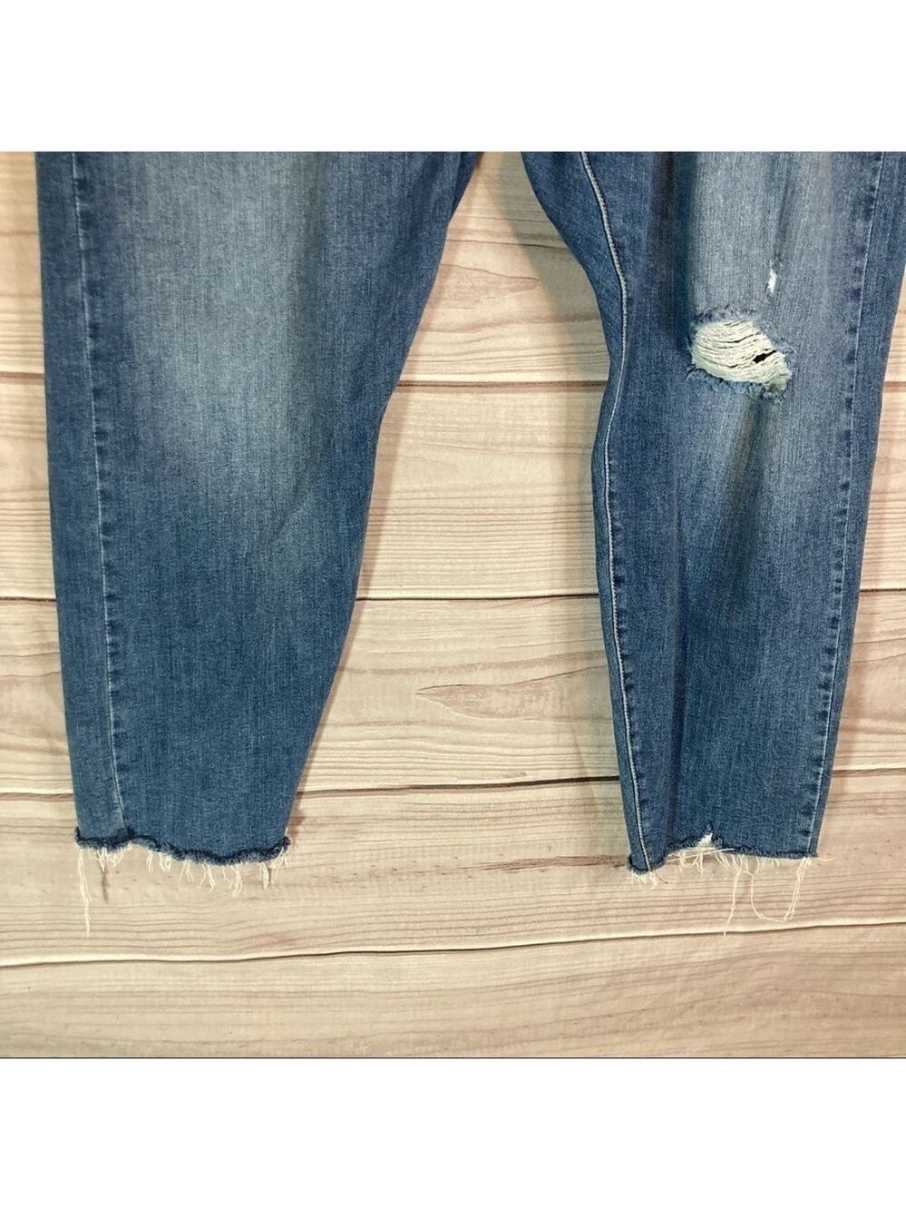 LEVI’S High Waisted Wedgie Fit Distressed Skinny Jeans - Picture 5 of 12